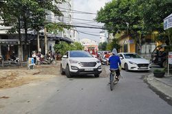 Cần sớm hoàn thiện hạ tầng giao thông vỉa hè, tuyến đường đang sửa chữa