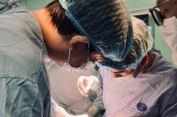 Có bướu giáp không điều trị, người bệnh bị đe dọa đường thở
