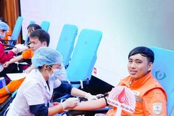 Lan tỏa nghĩa cử 'giọt hồng' trong ngành Điện Nghệ An