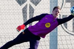Tương lai Ter Stegen: Flick chốt hạ, Barca tìm lối thoát