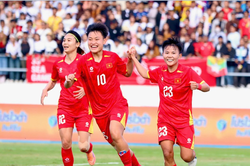 Thăng hoa nhờ khán đài náo nhiệt