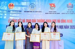 Đảng viên trẻ của bản làng đồng bào Rục