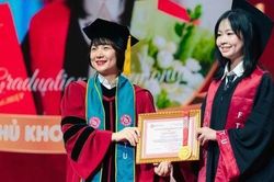 Thủ khoa 'đầu ra' Trường Đại học Ngoại thương Hoàng Thị Minh Hạnh: Bông hoa tri thức miền quan họ