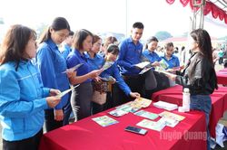 Gần 1.000 học sinh, sinh viên, người lao động tham gia phiên giao dịch việc làm xã Yên Sơn