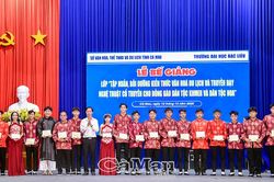 Nâng kỹ năng khai thác giá trị văn hoá phục vụ phát triển du lịch