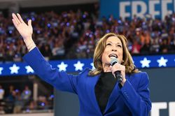 Bà Kamala Harris 'tái xuất', để ngỏ khả năng tái tranh cử Tổng thống Mỹ 2028