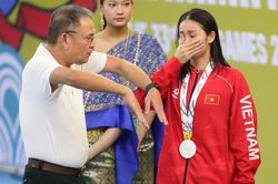 Vụ vận động viên bơi khóc sau khi nhận Huy chương ở SEA Games 2025, nhà chuyên môn nói gì