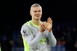 Haaland vượt kỷ lục ghi bàn của Ronaldo
