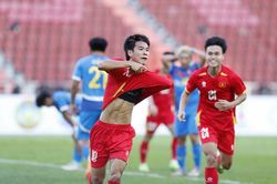 Chiêm ngưỡng pha đánh đầu của 'Messi xứ Thanh' giúp U22 Việt Nam mở toang cánh cửa vào chung kết