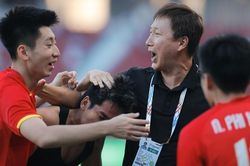 HLV Kim Sang Sik: 'Tôi muốn dành cho cầu thủ 100 điểm'