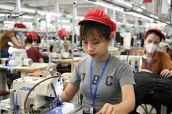 Không để người lao động thiệt vì lương tối thiểu sau sáp nhập