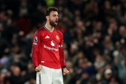 Bruno Fernandes chỉ sai khiến MU thủng lưới