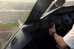 Hình ảnh từ buồng lái chuyến bay lịch sử tại sân bay Long Thành