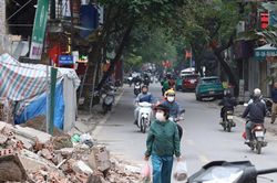 Hà Nội: Bụi mịn bủa vây, người dân mệt mỏi vì 'thở cũng thấy khó'