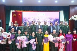 Trao thưởng Cuộc vận động Viết và Sưu tầm kỷ vật 'Tình yêu trong chiến tranh'