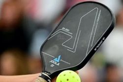 Sau tiếng 'rắc', người đàn ông không thể chơi lại pickleball