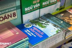 Tặng tủ sách giáo khoa dùng chung trị giá 3 tỷ đồng cho Cần Thơ, An Giang, Cà Mau