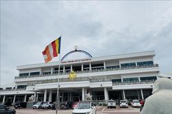 Khoảng lặng tâm linh giữa đô thị phát triển của Indonesia