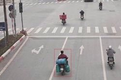 9 lỗi vi phạm phổ biến khiến người đi xe máy 'dính' phạt nguội