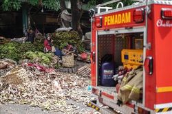 Hỏa hoạn lớn thiêu rụi hàng trăm ki-ốt tại chợ đầu mối Jakarta