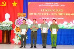 Khai giảng lớp trung cấp lý luận chính trị hệ tập trung A102