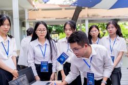 Người trẻ sáng tạo công cụ hỗ trợ giáo dục