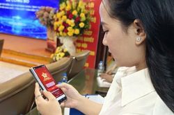 Bộ Công an đề xuất giảm 10% thuế, lệ phí trước bạ đăng ký xe trực tuyến qua VNeID