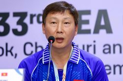 HLV Kim Sang Sik: 'Mong trọng tài làm việc công tâm'