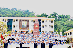 Lữ đoàn 169 (Vùng 1 Hải quân) gặp mặt, khen thưởng chiến sĩ chuẩn bị xuất ngũ năm 2026