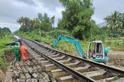 Đường sắt thiệt hại hơn 700 tỷ đồng hạ tầng, vận tải vì bão lũ