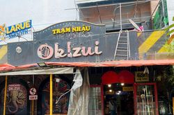 Gia Lai: 2 thanh niên cầm mã tấu chém 3 người thương vong tại quán nhậu