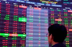 VN-Index giảm hơn 5 điểm