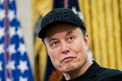 Tài sản Larry Page và Jeff Bezos biến động khi Elon Musk lập kỳ tích