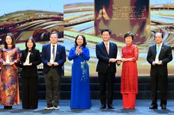 'CLB Liên thế hệ Tự giúp nhau' đoạt Giải thưởng Hành động vì Cộng đồng 2025