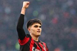 Chuyển nhượng 17/12: Arsenal nhắm sao Milan, Man Utd bán Zirkzee