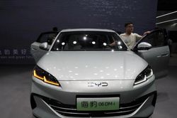 Xe sang quốc tế thất thế tại Trung Quốc trước các hãng nội địa
