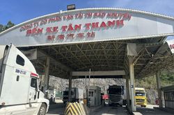 Cuối năm, hàng hóa qua cửa khẩu Tân Thanh sôi động, thu ngân sách bứt phá