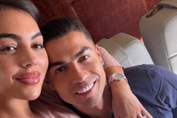 Tiết lộ về màn cầu hôn đắt đỏ của Ronaldo