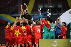 HLV Kim Sang-sik: 'Các cầu thủ càng chơi càng hay, tôi rất tự hào'