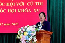 Phó Chủ tịch UBTƯ MTTQ Việt Nam Hà Thị Nga tiếp xúc cử tri tại Tuyên Quang