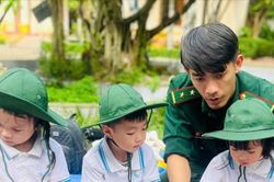 Trải nghiệm 'Một ngày cùng chiến sĩ biên phòng'