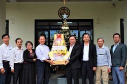 Chủ tịch Ủy ban MTTQ Việt Nam thành phố Lê Trí Thanh thăm, chúc mừng Giáng sinh