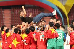 HLV Kim Sang Sik trải lòng sau khi hạ Thái Lan