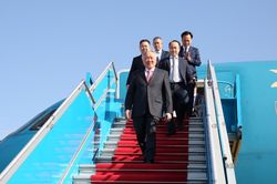 Phó Thủ tướng Nguyễn Hòa Bình đáp chuyến bay đầu tiên tại sân bay Long Thành