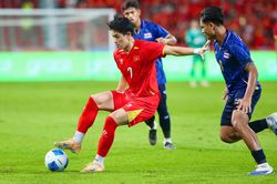 Báo Thái Lan: HLV Kim Sang-sik chơi 'canh bạc mạo hiểm' xoay chuyển trận đấu