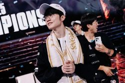 Faker 'náo loạn' Hồ Gươm