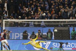 Nối gót kình địch cùng thành phố, Inter Milan tạm biệt siêu cúp Ý sau màn luân lưu thảm họa