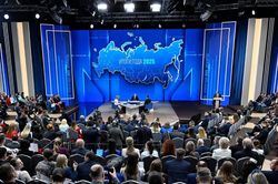 Tổng thống Putin tuyên bố quân đội Nga đang tiến công trên toàn mặt trận