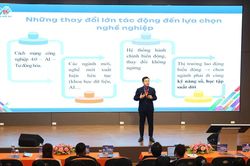 Hơn 200 giáo viên THPT miền Trung dự hội thảo hướng nghiệp trong thời đại số