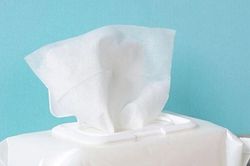 Rủi ro sức khỏe từ khăn giấy ướt giá rẻ